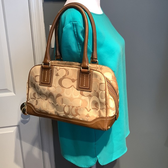 Well Loved Coach Logo Handbag - Picture 2 of 15